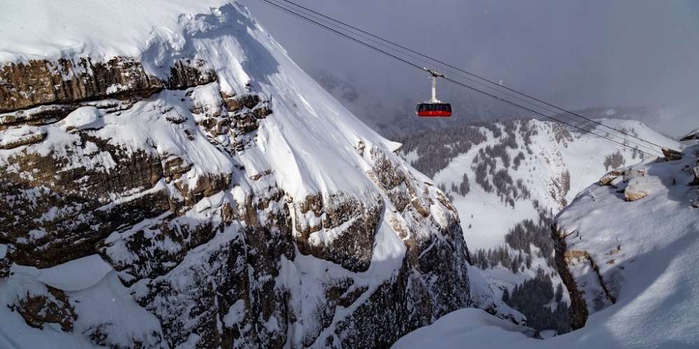 SAR Team Recovers Body of Snowboarder From Vail Mountain